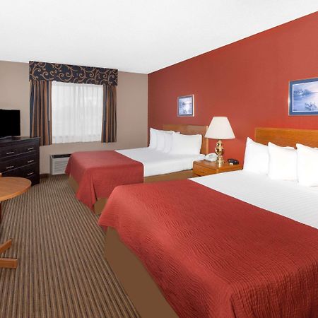 Отель Super 8 By Wyndham St. Ignace Экстерьер фото