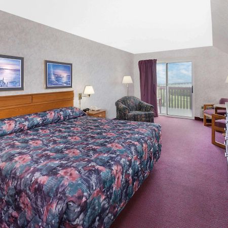 Отель Super 8 By Wyndham St. Ignace Экстерьер фото