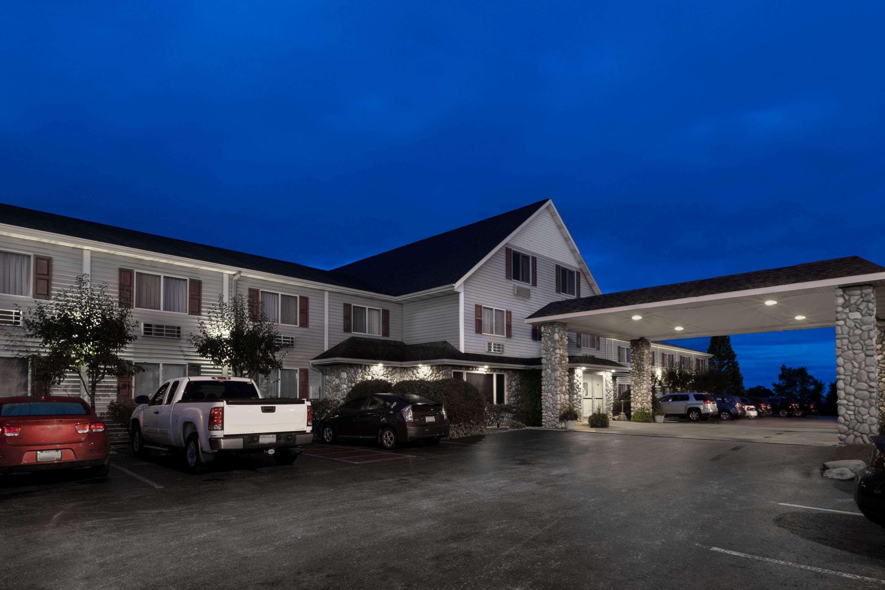 Отель Super 8 By Wyndham St. Ignace Экстерьер фото